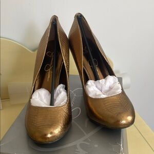 Elegant Gold Pumps Jessica Simpson NWB